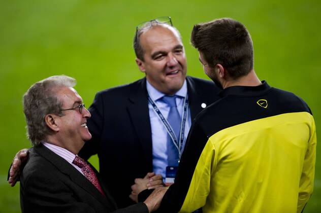 FC Barcelona s Gerard Pique (right) jokes with his grandfather Amador Bernabeu (left) during a training session at Camp Nou in Barcelona. November 5, 2013.  (20131105092)
