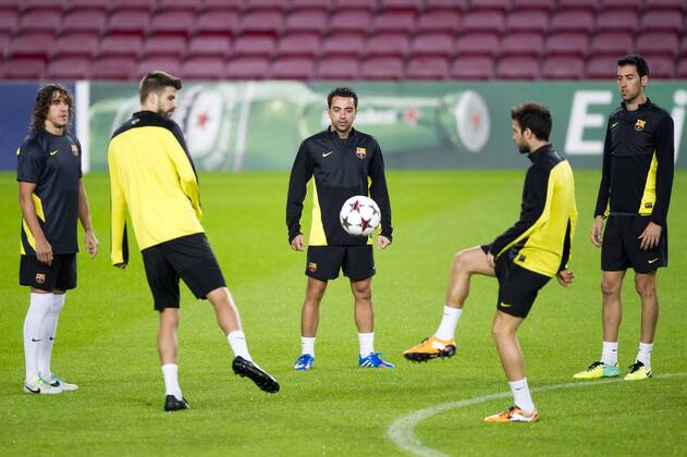FC Barcelona s Carles Puyol, Gerard Pique, Xavi Hernandez, Cesc Fabregas and Sergio Busquets (left to right) during a training session at Camp Nou in Barcelona. November 5, 2013.  (20131105096)