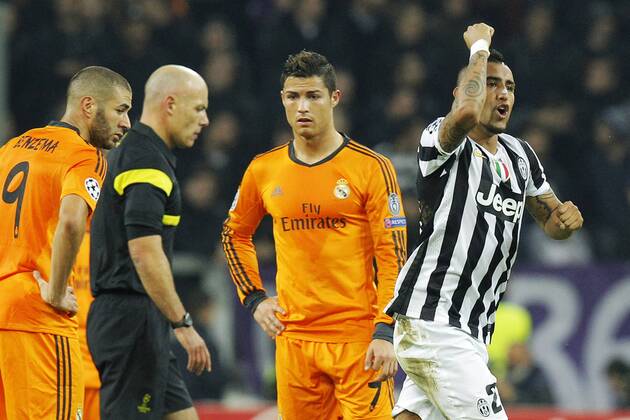 Arturo Vidal Juventus (R), Cristiano Ronaldo Real Madrid (C) Karim Benzema (R) , Goal Celebration Torino 05-11-2013 Juventus Stadium Football Calcio 2013 2014 Champions League Juventus Turin - Real Madrid MarcoxBertorello