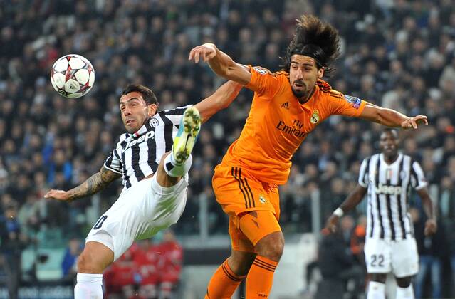 IPP20131105 Football - soccer: UEFA Champions League, Juventus Turin - Real Madrid, Carlos Tevez, Sami Khedira xHOCHxZWEIx xItalyxPhotoxPressx 