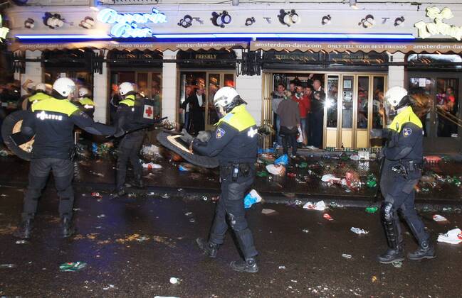 Police tries to control clashes with Celtic s supporters at Dam square downtown Amsterdam on 6 November, 2013. Celtic from Ireland, they play against Ajax Amsterdam for the Champions League football match in Arena tonight. (  xbyxPauloxAmorim)