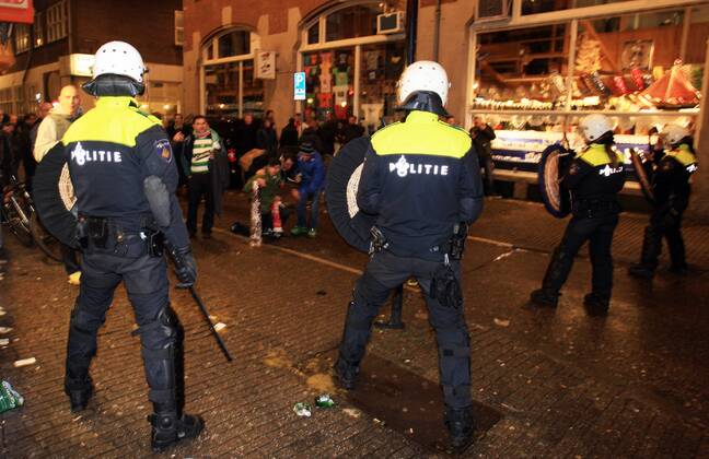Police tries to control clashes with Celtic s supporters at Dam square downtown Amsterdam on 6 November, 2013. Celtic from Ireland, they play against Ajax Amsterdam for the Champions League football match in Arena tonight. (  pa006 xbyxPauloxAmorim)
