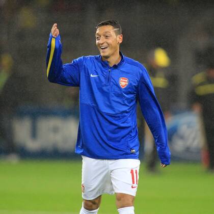 Mesut Özil 11 (Arsenal FC) gut gelaunt am Lachen, Emotion, Freude, Glück Borussia Dortmund vs FC Arsenal --- Fussball --- Champions League --- 06.11.2013 EP_JSE