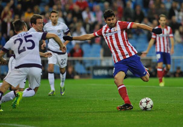 Atletico de Madrid Forward, number 19 DIEGO COSTA - Diego of Silva Costa (24), FK Austria Wien Midfielder, number 25 JAMES HOLLAND - JAMES HOLLAND (23) - Champions league, soccer match between Atletico de Madrid - FK Austria Wien at the Vicente Calderon estadium, Madrid - Spain by November 6, 2013. GregorioxLopez. 