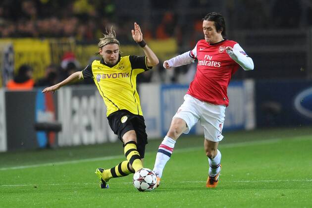 Fußball Champions League Gruppenphase 4.Spieltag: Borussia Dortmund - FC Arsenal am 06.11.2013 im Signal Iduna Park in Dortmund Marcel Schmelzer ( Dortmund ), links - Tomas Rosicky ( Arsenal ), rechts