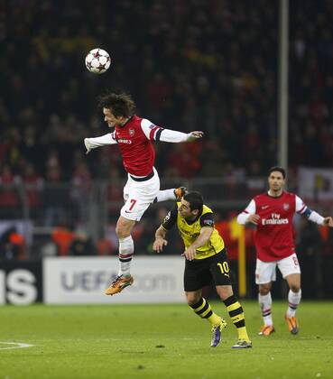 Dortmund s Henrikh Mkhitaryan tussles with Arsenal s Tomas Rosicky Dortmund v Arsenal - Champions League -Westfalenstadion - Dortmund - Germany - 06 11 2013 - Pic David Klein Sportimage EDITORIAL USE ONLY. No use with unauthorised audio, video, data, fixture lists, club league logos or live services. Online in-match use limited to 120 images, no video emulation. No use in betting, games or single club league player publications.
