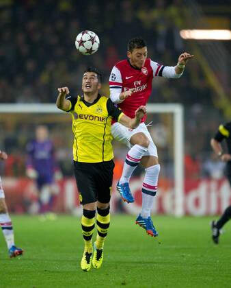 Nuri SAHIN (DOR) - Mesut Özil (r ARS) Fussball international UEFA Championsleague, Saison 2013 2014, 4.Gruppenspiel: Borussia Dortmund - Arsenal London in Dortmund, Deutschland am 06.11.2013,