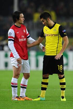 Fußball Champions League Gruppenphase 4.Spieltag: Borussia Dortmund - FC Arsenal am 06.11.2013 im Signal Iduna Park in Dortmund Tomas Rosicky ( Arsenal ), links - Nuri Sahin ( Dortmund ), rechts