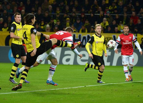 06.11.2013, xjhx, Fussball Champions League, Borussia Dortmund - Arsenal London, v.l. Neven Subotic (Borussia Dortmund), Aaron Ramsey (Arsenal London) Goal scored, Tor zum 0:1