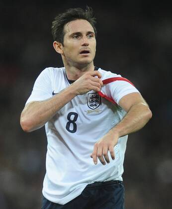 Football - 2013 International Friendly - England vs. Chile Frank Lampard - England playing in his 100th cap plays with his captain s armband at Wembley. COLORSPORT ANDREW COWIE 