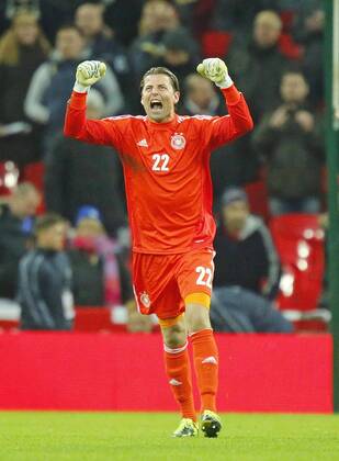 Roman WEIDENFELLER, TW DFB 22 Jubel, Freude, Emotionen, Feiern, Lachen, jubelt, freuen, reisst die Arme hoch, ballt die Faust ENGLAND - DEUTSCHLAND Deutsche Fussball Nationalmannschaft DFB, am 19.11.2013 in London, GBR Freundschaftsspiel