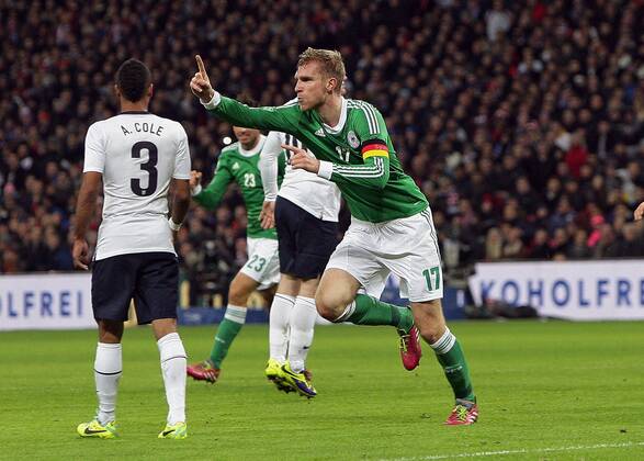 19.11.2013, xovx, Fussball Freundschaftsspiel England - Deutschland, v.l. Jubel bei Per Mertesacker (Deutschland) nach dem Tor zum 0:1, Aktion.