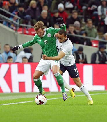 19.11.2013, xovx, Fussball Freundschaftsspiel England - Deutschland, Zweikampf zwischen v.l Mario Goetze (Deutschland) und Andros Townsend (England), Aktion.