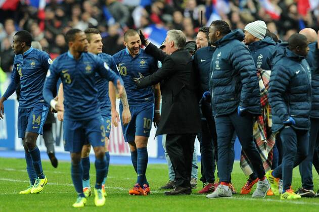 Didier Deschamps (entraineur -selectionneur France) joie de Karim Benzema apres son but FOOTBALL : France vs Ukraine - Barrages CDM 2014 - 19 11 2013 N.LeGouic FEP Panoramic