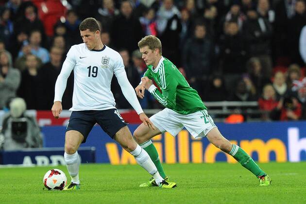 Fußball Länderspiel England - Deutschland am 19.11.2013 im Wembley-Stadion in London Ross Barkley ( England ), links - Sven Bender ( Deutschland ), rechts