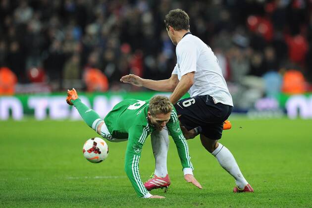 Fußball Länderspiel England - Deutschland am 19.11.2013 im Wembley-Stadion in London Andre Schürrle ( Deutschland ), links - Phil Jagielka ( England ), rechts