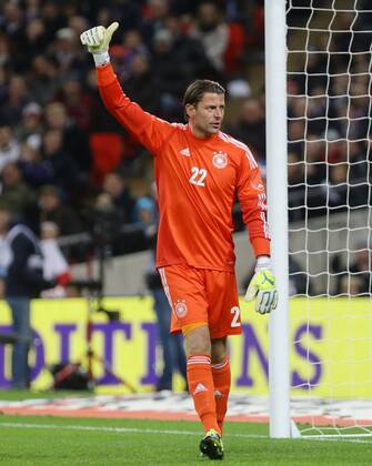 London , Fußball Länderspiel England vs. Deutschland Roman Weidenfeller ( GER ) zeigt