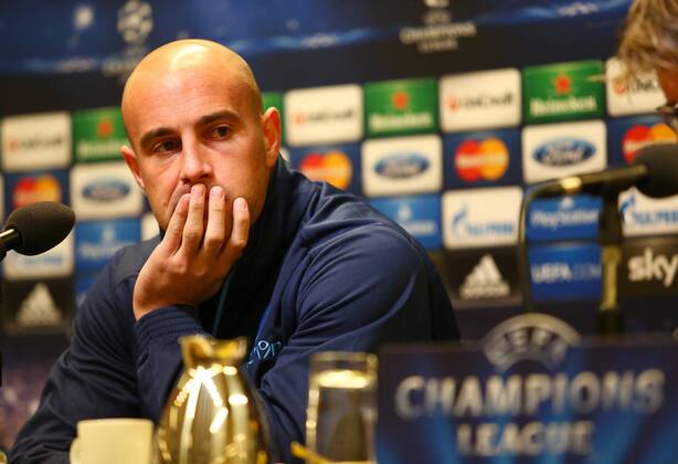 Montag 25.11.2013, Saison 2013 2014, UEFA Champions League, Pressekonferenz im Presseraum des Dortmunder Signal Iduna Parks vor dem Spiel zwischen dem BVB Borussia Dortmund und dem SSC Neapel, Pepe Reina (Torwart, Neapel)