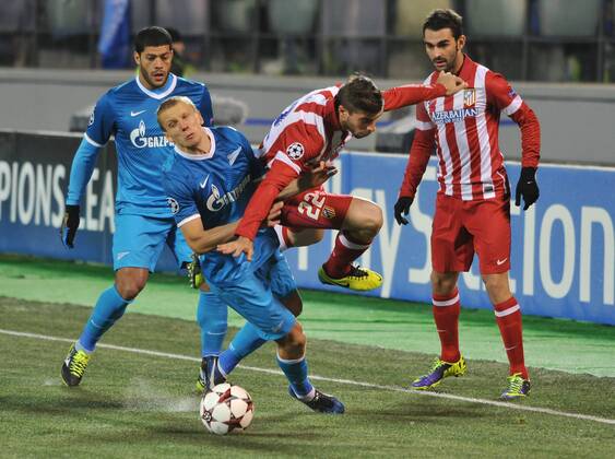 ITAR-TASS: ST PETERSBURG, RUSSIA. NOVEMBER 26, 2013. Zenit s Hulk and Igor Smolnikov, and Atletico s Emiliano Insua and Adrian Lopez (L-R) in their UEFA Champions League football match at Petrovsky Stadium.  RE13182C