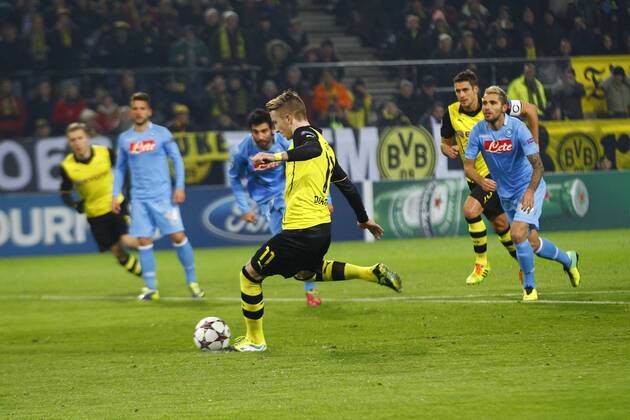 26.11.2013, SIGNAL IDUNA PARK, Dortmund, GER, UEFA CL, Gruppenphase, Vorrunde, Gruppe F, Borussia Dortmund (GER) vs SSC Neapel (ITA), im Bild Marco Reus (11, Borussia Dortmund) verwandelt den Strafstoss zum 1:0 fuer Dortmund GER, UEFA CL, Borussia Dortmund vs SSC Neapel