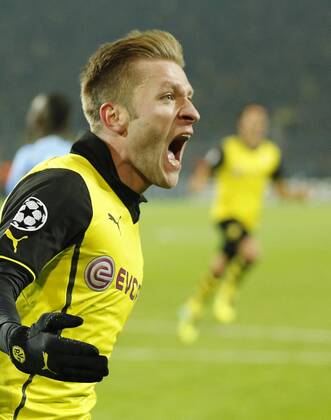 KUBA (Jakub Blaszczykowski) , BVB 16 Torschuss, schiesst das Tor zum 2-0 gegen Pepe REINA, SSC Neapel 25 Jubel, Freude, Emotionen, Feiern, Lachen, jubelt, freuen, reisst die Arme hoch, ballt die Faust BORUSSIA DORTMUND - SSC NEAPEL ( - ) Fussball UEFA Champions League, Gruppenphase Gruppe F Rueckspiel, Dortmund, 26.11.2013 CL Saison 2013 2014, BVB,