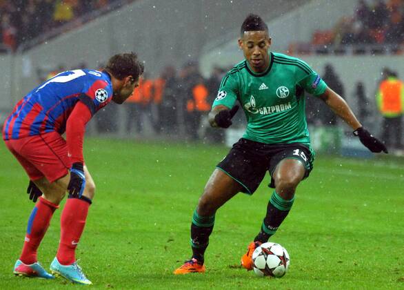 26.11.2013 Bucharest(Romania) FC Steaua - FC Schalke 04 UEFA Champions League men s football Dennis Aogo(r) FC Schalke 04 :Stringer 