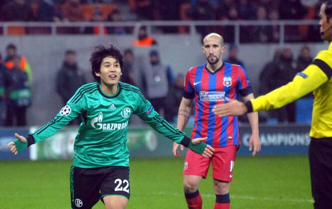 26.11.2013 Bucharest(Romania) FC Steaua - FC Schalke 04 UEFA Champions League men s football Atsuto Uchida (L) FC Schalke 04 :Stringer 