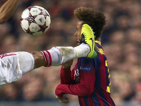 (L-R) Ricardo van Rhijn of Ajax, Neymar of FC Barcelona during the Champions League match between Ajax Amsterdam and FC Barcelona on November 26, 2013 at the Amsterdam Arena in Amsterdam, The Netherlands. Ajax v FC Barcelona UEFA Champions League 2013 2014 xVIxxIVx 1924765