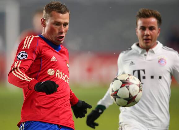 ITAR-TASS: MOSCOW REGION, RUSSIA. NOVEMBER 27, 2013. CSKAâ€™s Aleksei Berezutski (Alexei Berezutsky), red, in their UEFA Champions League Group Stage game CSKA Moscow vs. Bayern Munich.  RE131B4C