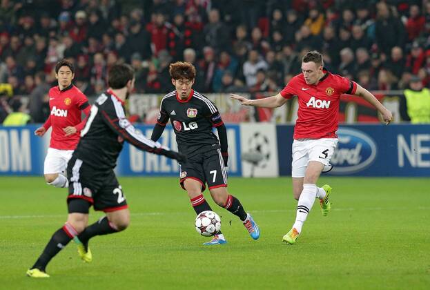 27.11.2013, xovx, Fussball Champions League, Bayer 04 Leverkusen - Manchester United, v.l. Gonzalo Castro (Bayer 04 Leverkusen), Heung-Min Son (Bayer 04 Leverkusen), Phil Jones (Manchester United), Aktion.