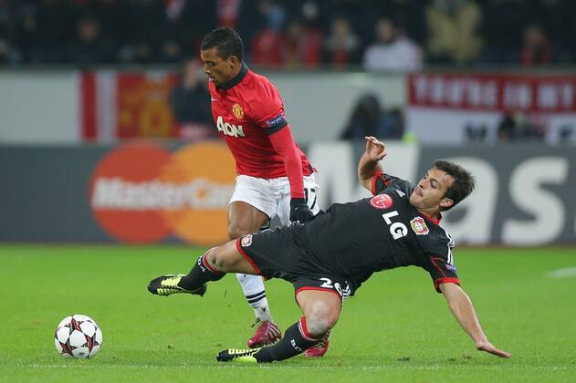 27.11.2013, xgsx, Fussball Champions League, Bayer 04 Leverkusen - Manchester United, v.l. Duell Nani (Manchester United, ManU - 17) - Giulio Donati (Bayer 04 Leverkusen - 26)