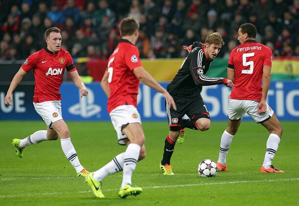 27.11.2013, xovx, Fussball Champions League, Bayer 04 Leverkusen - Manchester United, v.l. Phil Jones (Manchester United), Jonny Evans (Manchester United), Stefan Kiessling (Bayer 04 Leverkusen), Rio Ferdinand (Manchester United), Aktion.