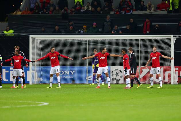 Football: Champions League, 2013 2014, Patrice Evra (Manchester United, 3), Chris Smalling (Manchester United, 12), Rio Ferdinand (Manchester United, 5), Nani (Manchester United, 17), Jonny Evans (Manchester United, 6) defense vs Bayer 04 Leverkusen