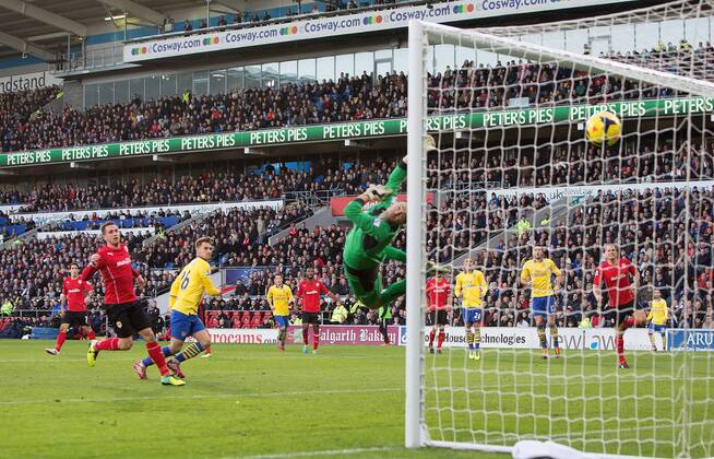 Arsenal s Aaron Ramsey scores the opening goal - Cardiff City vs. Arsenal FC London - Barclays Premier League - Cardiff City Stadium - Cardiff - 30 11 2013 EDITORIAL USE ONLY. No use with unauthorised audio, video, data, fixture lists, club league logos or live services. Online in-match use limited to 120 images, no video emulation. No use in betting, games or single club league player publications.