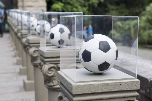 Ausstellung der FIFA WM-Bälle - Adidas Telstar - offizieller Spielball der WM 1970 in Mexiko - Parque Lage Rio de Janeiro. RIO DE JANEIRO RJ, Brasil 03 12 2013. ( x(11)xCelsoxPupox xFotoarenax