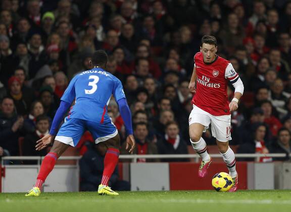 Arsenal s Mesut Özil in action - Arsenal FC v Hull City Tigers - Premier League - Emirates Stadium - London - 04 12 2013 - Pic DavidxKlein Sportimage EDITORIAL USE ONLY. No use with unauthorised audio, video, data, fixture lists, club league logos or live services. Online in-match use limited to 120 images, no video emulation. No use in betting, games or single club league player publications.