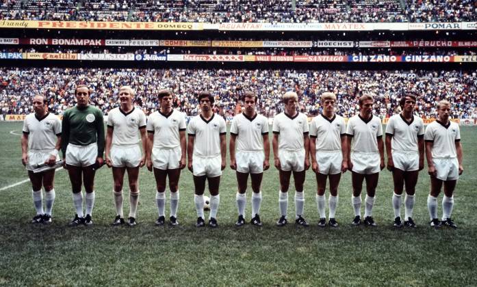 Fussball Weltmeisterschaft 1970 Spiel um Platz 3. 20.06.1970 Mannschaftsbild Deutschland; Uwe Seeler, Torwart Horst Wolter, Karl Heinz Schnellinger, Wolfgang Weber, Gerd Mueller, Bernd Patzke, Sigfried Held, Klaus Fichtel, Reinhard Libuda, Wolfgang Overath und Berti Vogts (v.li.) xxNOxMODELxRELEASExx