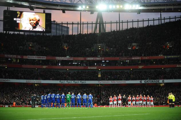 Football - 2013 2014 Premier League - Arsenal FC vs. Everton FC - Minutes Silence for Nelson Mandela at The Emirates. COLORSPORT ANDREW COWIE 