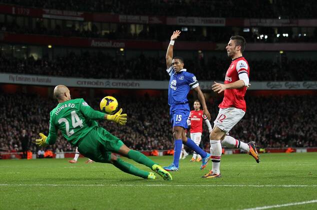 Arsenal s Olivier Giroud sees hs shot saved by Everton s Tim Howard Arsenal v Everton - Premier League - Emirates Stadium - London - 08 12 2013 - Pic David Klein Sportimage EDITORIAL USE ONLY. No use with unauthorised audio, video, data, fixture lists, club league logos or live services. Online in-match use limited to 120 images, no video emulation. No use in betting, games or single club league player publications.
