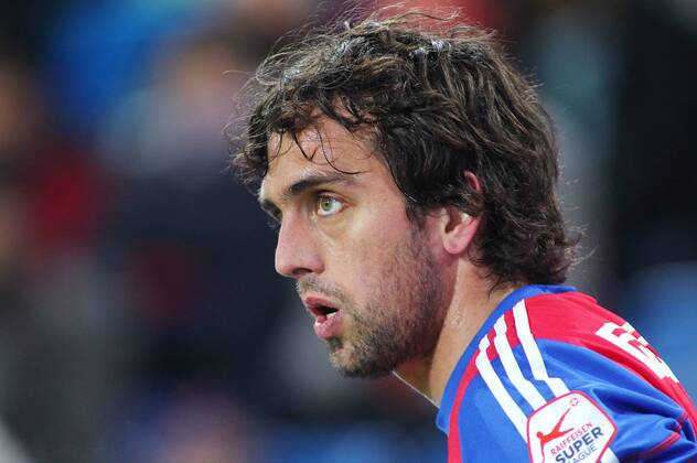 07.12.2013 St Jakob Park Basel ,SCHWEIZ, Saison 2013 2014 Herren Fussball Super League FC Basel - Grasshopper Club Zürich Matias Delgado (FC Basel) ; Einzelbild , Aktion