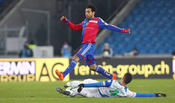 07.12.2013 St Jakob Park Basel ,SCHWEIZ, Saison 2013 2014 Herren Fussball Super League FC Basel - Grasshopper Club Zürich Mohamed Salah (FC Basel) gegen Milan Vilotic (Grasshopper) ; Zweikampf , Aktion