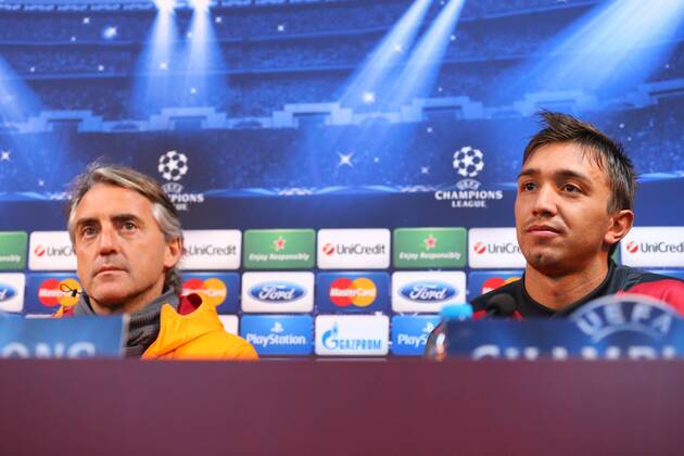 Galatasaray s Italian coach Roberto Mancini and goalkeeper Fernando Muslera (R) give a press conference at the Florya training Center on December 9, 2013, on the eve of the UEFA Champions League football match Galatasaray vs Juventus. 
