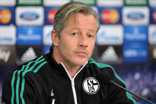 Pressekonferenz FC Schalke 04 --- Fussball --- Champions League --- 10.12.2013 Jens Keller (Trainer Schalke), Mimik, Gestik, halbe Figur, Einzelbild