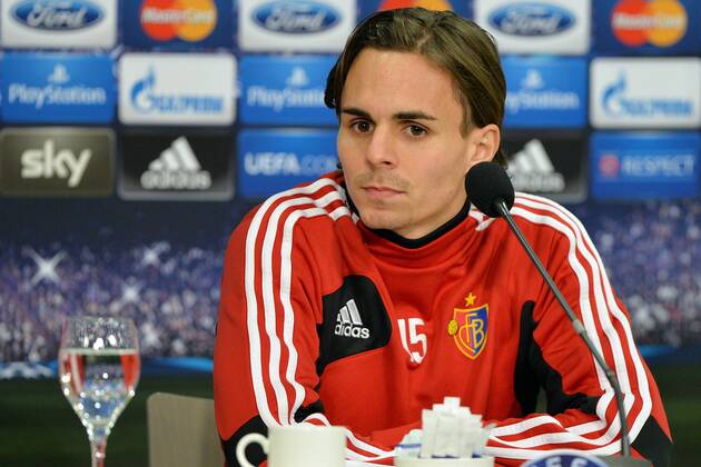 Pressekonferenz FC Basel --- Fussball --- Champions League --- 10.12.2013 Kay Voser (Basel), halbe Figur, Einzelbild