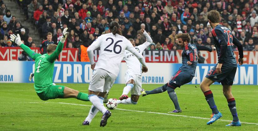 10.12.2013, xtvx, Fussball Champions League, FC Bayern München - Manchester City, v.l. Goal scored, Tor zum 2:0 Mario Götze (FC Bayern München)