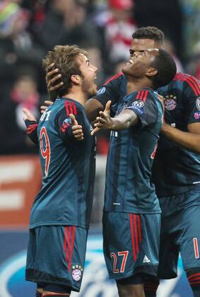 l-r: Torjubel von Mario GÖTZE 19 (FC Bayern München), David ALABA 27 (FC Bayern München) und Jerome BOATENG 17 (FC Bayern München) FC Bayern München vs. Manchester City, Fussball, Championsleague, 10.12.2013 Foto: Eibner EP_ckt