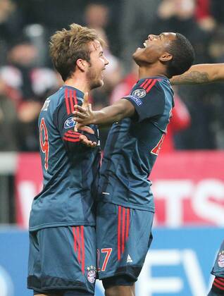 10.12.2013, xtvx, Fussball Champions League, FC Bayern München - Manchester City, v.l. Goal scored, Tor zum 2:0 Mario Götze (FC Bayern München) Torjubel, Goal celebration, celebrate the goal, celebrates scoring Mario Götze (FC Bayern München) David Alaba (FC Bayern München)