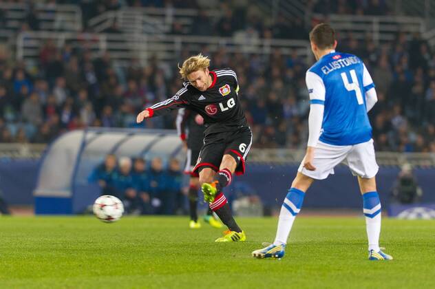 San Sebastian, Spain. 10th December 2013 Bayer 04 Leverkusen s Simon Rolfes (6) during the UEFA Champions League Group A match between Real Sociedad and Bayer 04 Leverkusen at Anoeta Stadium 