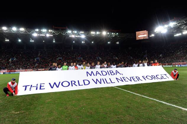 RSC Anderlecht and team Olympiakos Piräus FC hommage Nelson Mandela FOOTBALL : Olympiakos vs Anderlecht - LEAGUE des Champions - 10 12 2013 PHOTONEWS PANORAMIC 