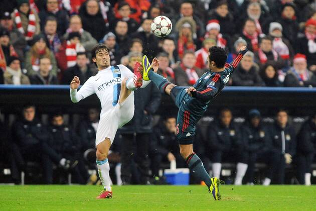 vl.: David SILVA (Manchester City) und Thiago Alcantara (FC Bayern München) Bayern München - Manchester City, Champions League, Vorrunde, 10.12.2013 Foto: EIBNER